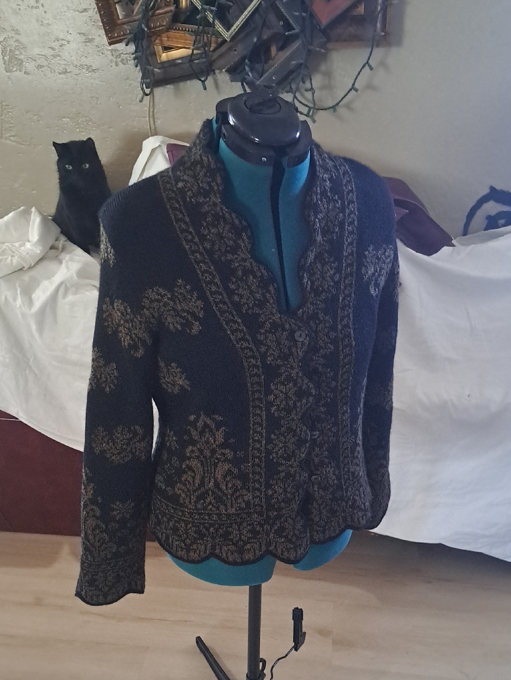Peruvian Connection Navy and Tan Jacquard Scallop-Edge Lined Cardigan